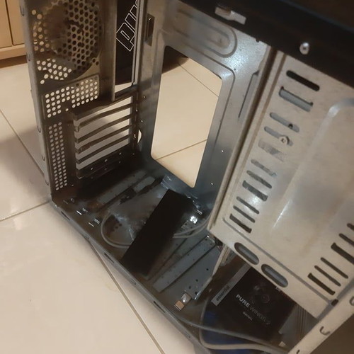 Computer case used with Card Reader, DVD RW and accessories