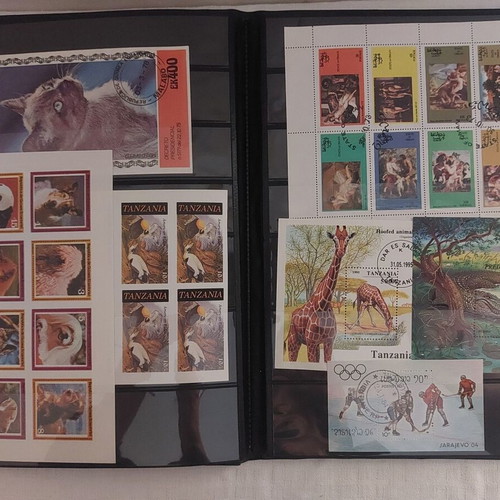 Stamp album new 20 pages with 65 sleeves and block