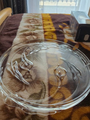 Vintage glass platter 33 cm with embossed calla lilies art-deco