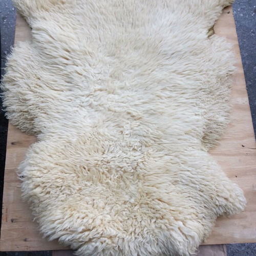 New Zealand wool 55/70cm like new, genuine