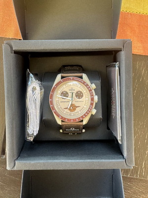 Omega x Swatch Speedmaster Moonswatch wristwatch used, beige and brown