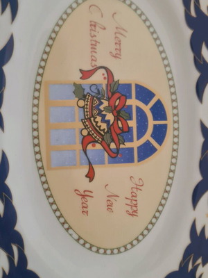 Christmas porcelain plate like new