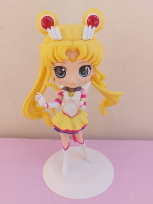 Q Posket Eternal Sailor Moon figure like new