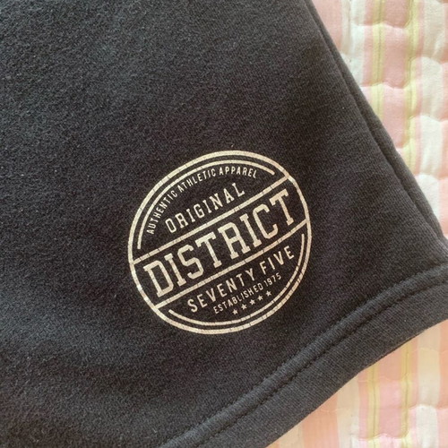 District sports shorts used, size Large, black