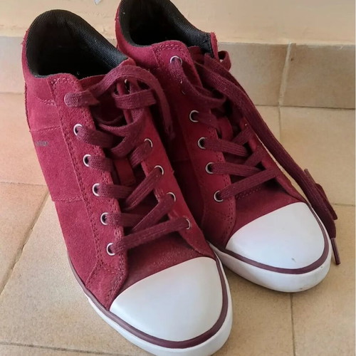 Calvin Klein shoes like new, burgundy size 37 with hidden heel