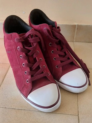 Calvin Klein shoes like new, burgundy size 37 with hidden heel