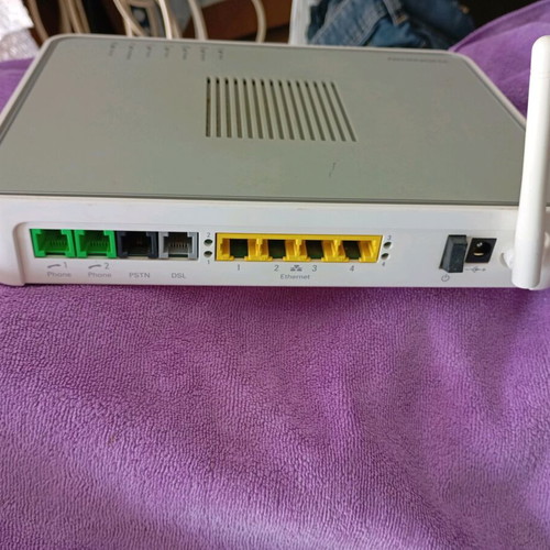Thomson TG 872 router like new without cables