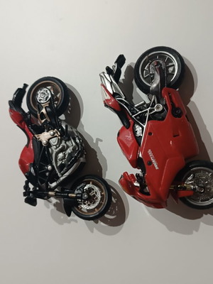 Παιχνίδια μηχανές Ducati καινούργιες με πίσω ανάρτηση και τιμόνι
