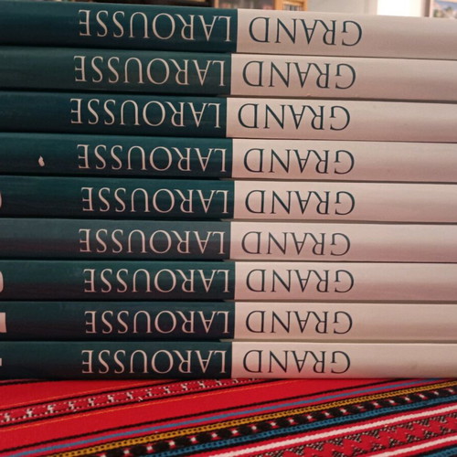 Grand Larousse encyclopedia 9 volumes like new, 2001 edition