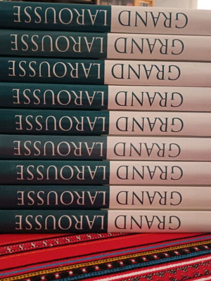 Grand Larousse encyclopedia 9 volumes like new, 2001 edition