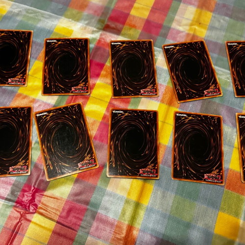 Yu-Gi-Oh cards like new, pack of 10