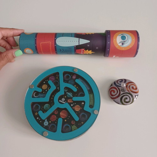 Svoora toys like new, set of 3 space-themed items