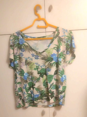 Only Tropical Floral blouse size M/L like new