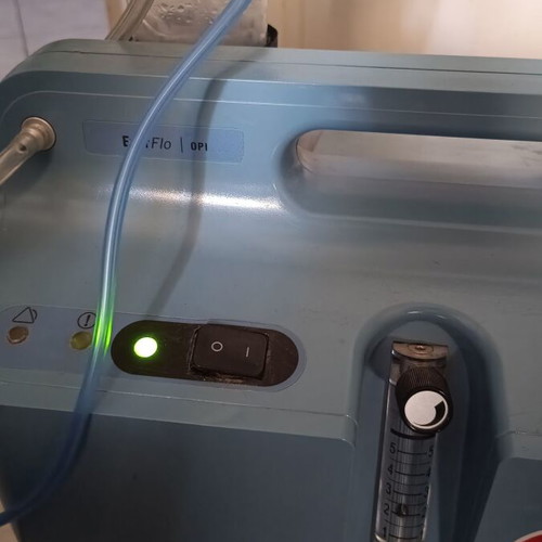 Philips Respironics EverFlo oxygen concentrator like new, 5lt