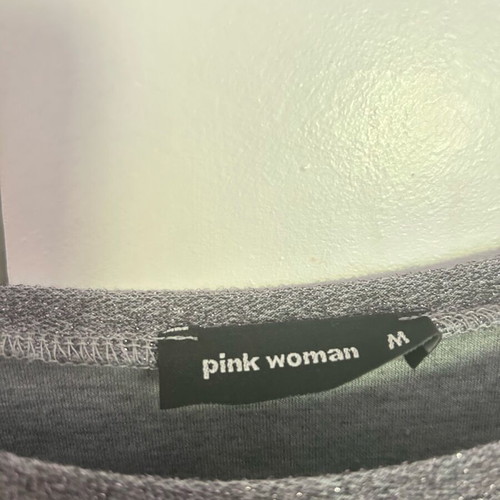 Pink Woman gray short-sleeve top with silver thread, like new