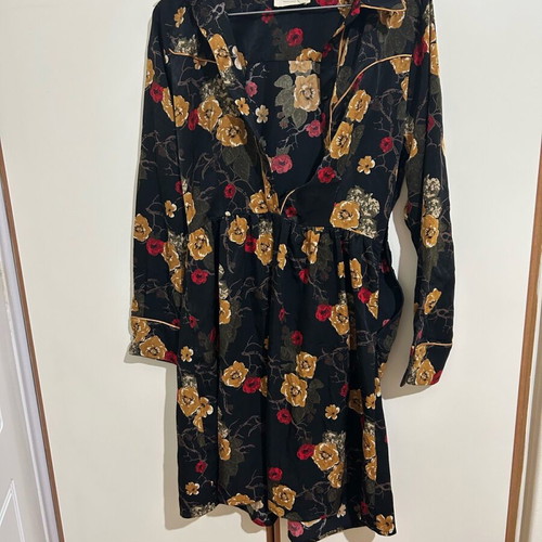 BSB floral dress like new, size small, satin fabric