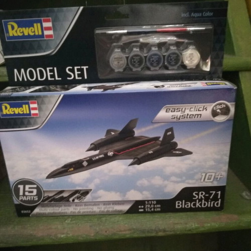Revell SR-71 Blackbird model set new with paints and tools