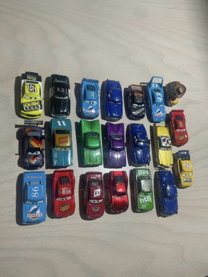 Disney Cars Authentic Metal Toy Set new