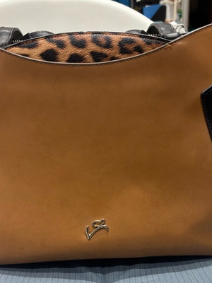 Veta women's shoulder bag brown like new