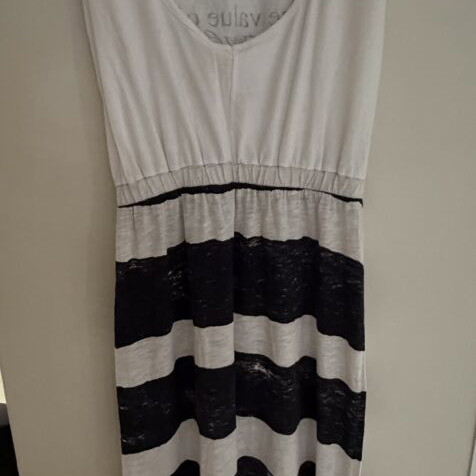 Long dress with one-sided slit like new, Iso, black and white