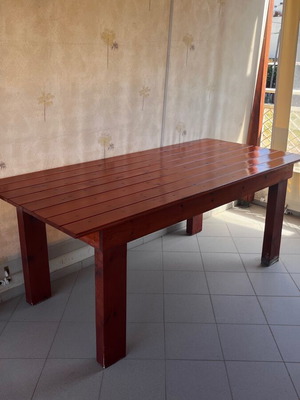 Βαρύ τραπέζι μπαλκονιού σαν καινούργιο