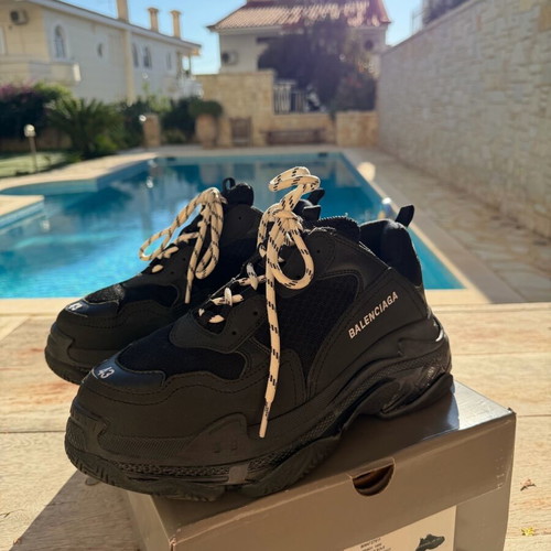 Balenciaga black sneakers size 43 like new