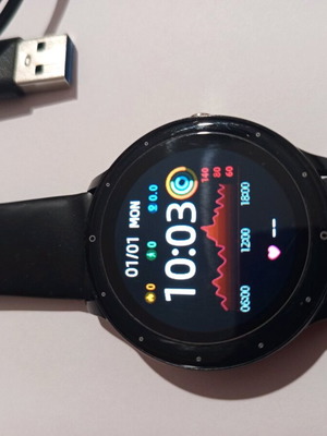 Смарт часовник като нов с протекция на екрана и заряден кабел