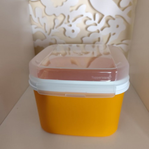 Tupperware blue container 2.6 liters new