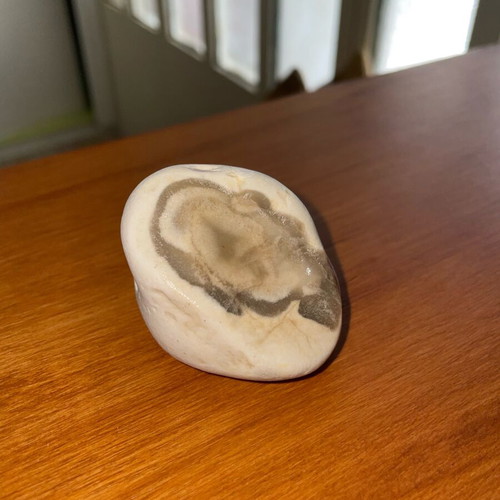 Natural stone with unique eye pattern new