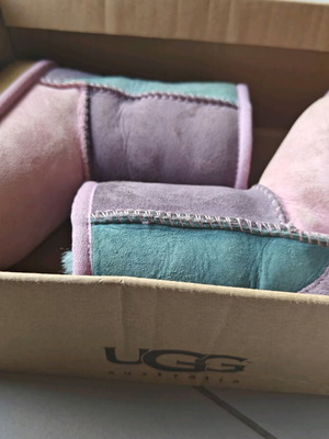 UGG Kids Patchwork Toddler colorful toddler boots no 22.5 like new