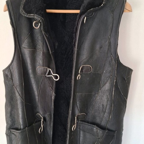 Leather sleeveless vest black with fur lining like new