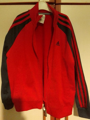 Спортно яке Adidas червено за 7-8 години в отлично състояние