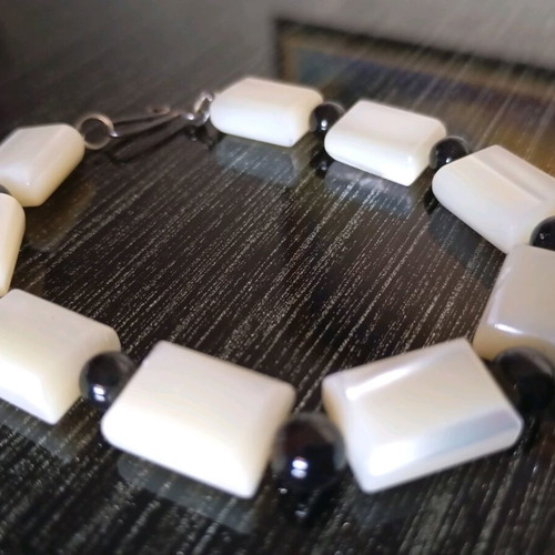 Bracelet with semi-precious stones like new, black and white