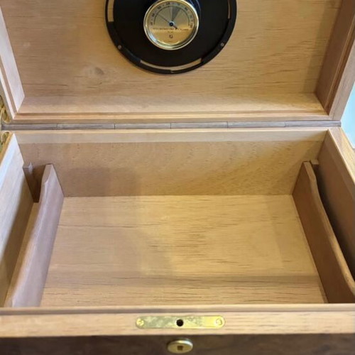Wooden Italian Cigar Humidor new with Spanish cedar lining and hygrometer