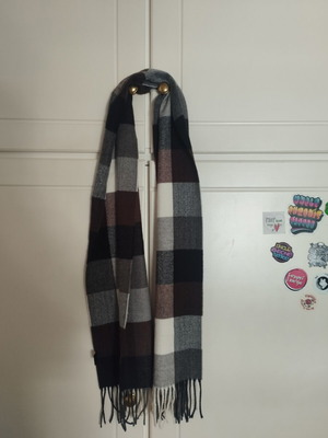 Checked scarf like new, black and brown