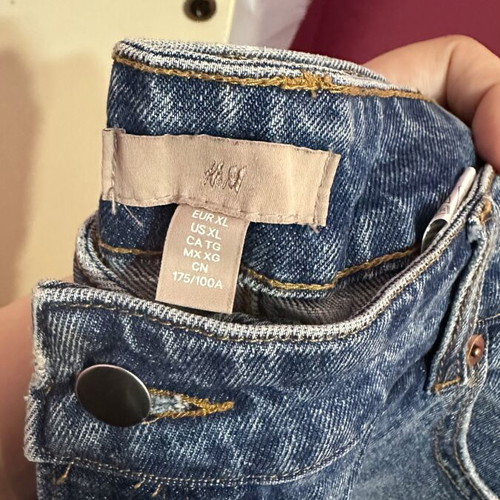 H&M Ripped High Waisted Jeans like new, size 5XL, blue