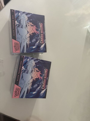 Chaos Rising Elite Trainer Box new, mint and slightly damaged
