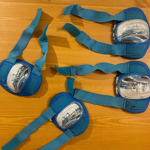Protective pads for knees and elbows used, for boys 4-7 years