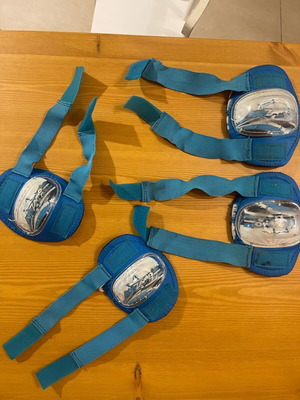 Protective pads for knees and elbows used, for boys 4-7 years