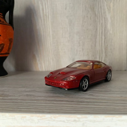Ferrari 550 Maranello collectible model used 1:43 scale
