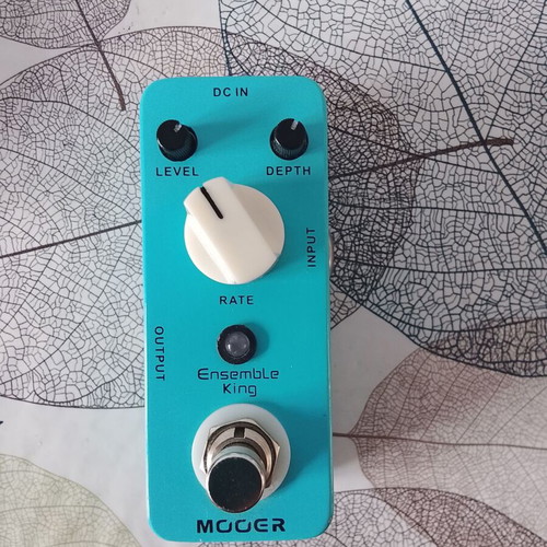 Mooer Ensemble King Chorus Pedal used