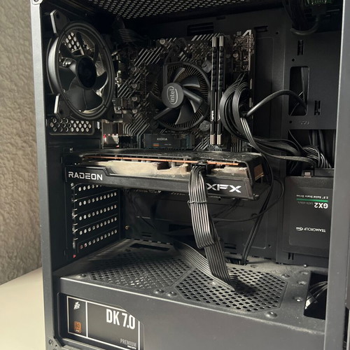 Gaming PC Intel Core i5-11400, AMD Radeon RX 6600 XT, like new