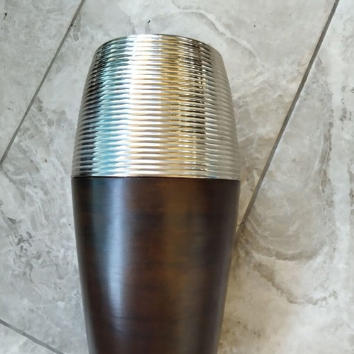 Madlene vase 30.5cm mango wood like new with minor marks