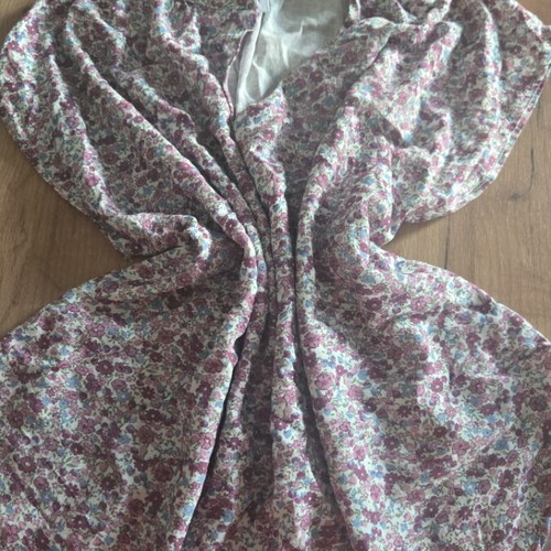 Floral blouse like new, one size, colorful