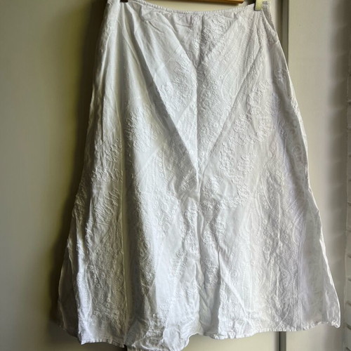 Mark and Spencer women's midi skirt like new, white, size L