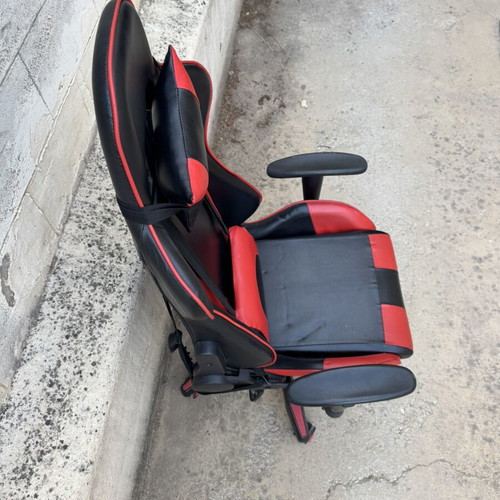 Ergonomic Gaming Office Chair like new, black and red