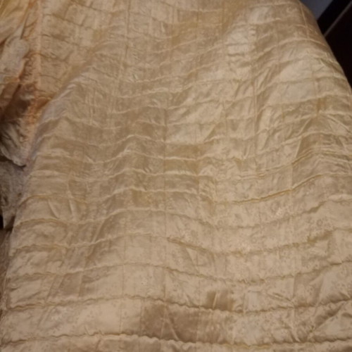 Satin bed cover new 1.50x2 m with 32 cm ruffles
