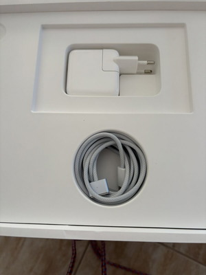 Apple MacBook Air 13.6" M4, 16GB RAM, 256GB SSD