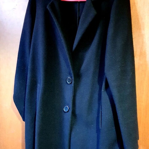 Black coat like new, comfortable fit size L