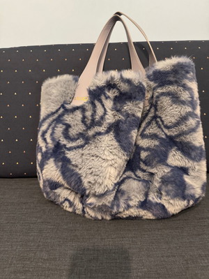Liu Jo shoulder bag like new, spacious blue and white